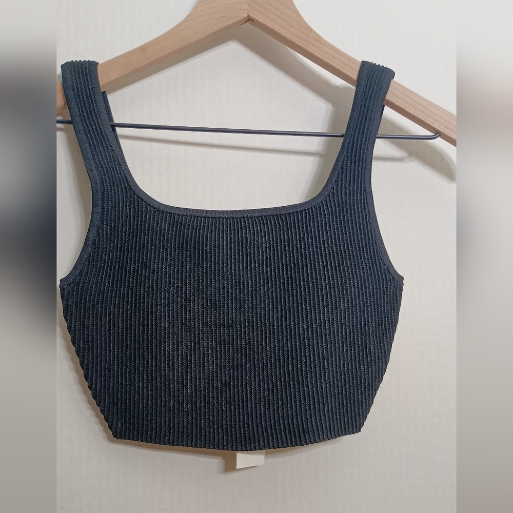 Cropped ribbed tank top